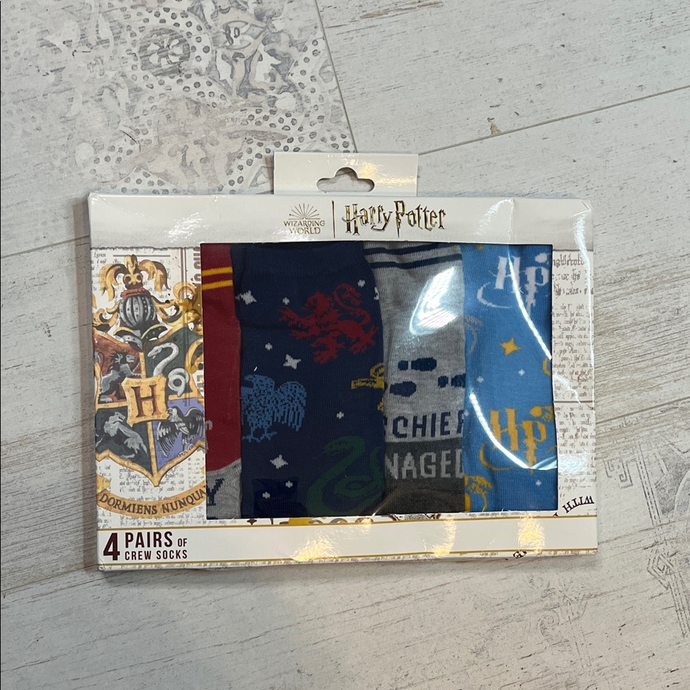 Harry Potter Wizardjng World 4 Pairs Crew Sock Gift Set